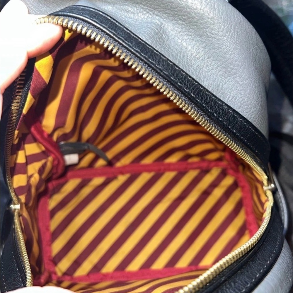 New Without Tags HARRY POTTER Gray Loungefly Hogwarts Gryffindor House Backpack - Picture 7 of 7